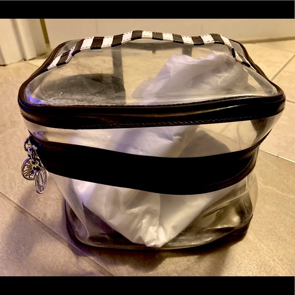 henri bendel Handbags - Henri Bendel Case